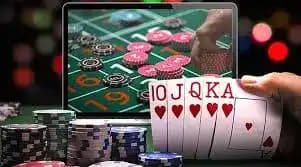 Ilustrasi Bermain Sportsbook dan Slot di kidultoto dengan Akses Mobile